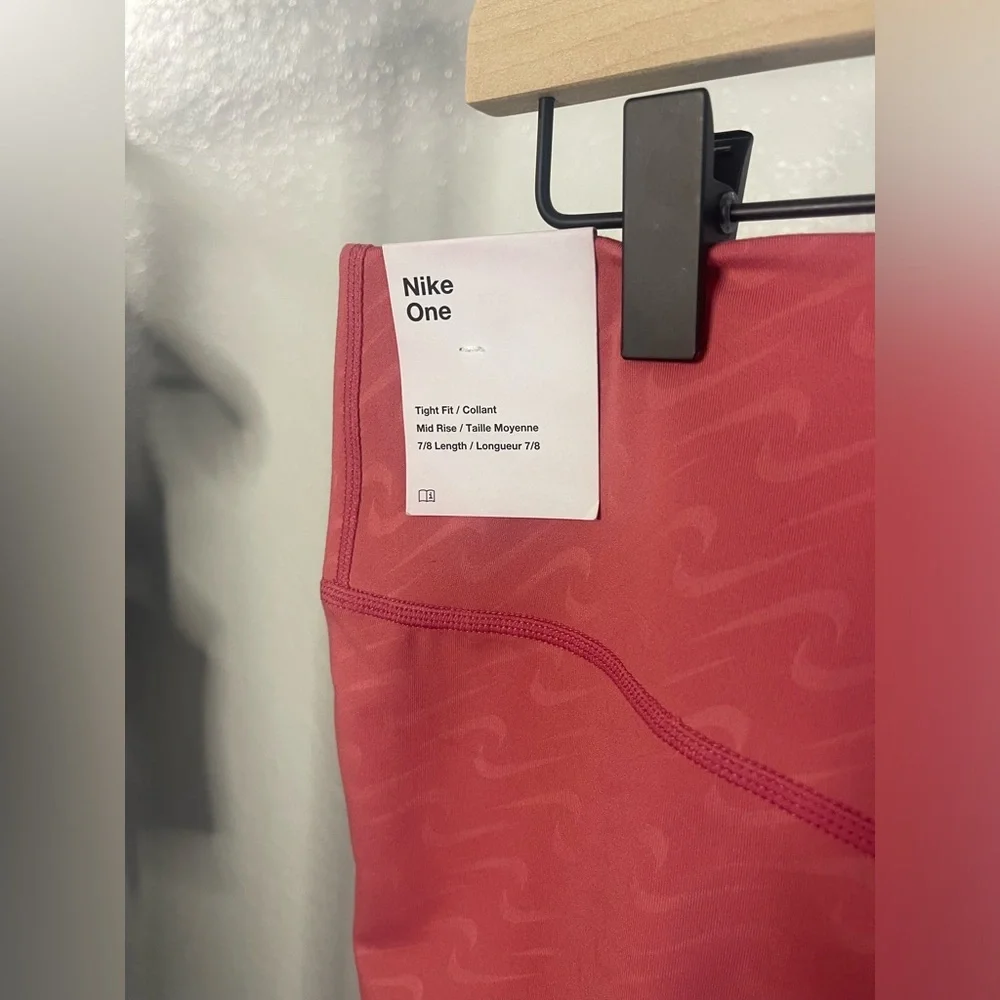 XL Pink/Peach Nike Athletic Leggings, Yoga, Tights MSRP$70 - Picture 3 of 4